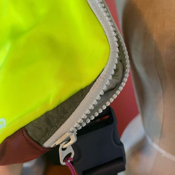LULULEMON | everywhere belt bag neon multicolor - Picture 10 of 11